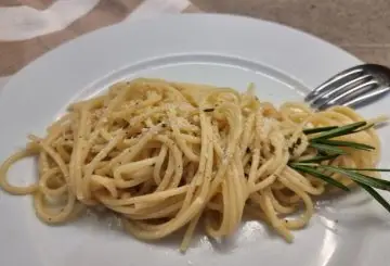 PASTA ROSMARINO E PECORINO