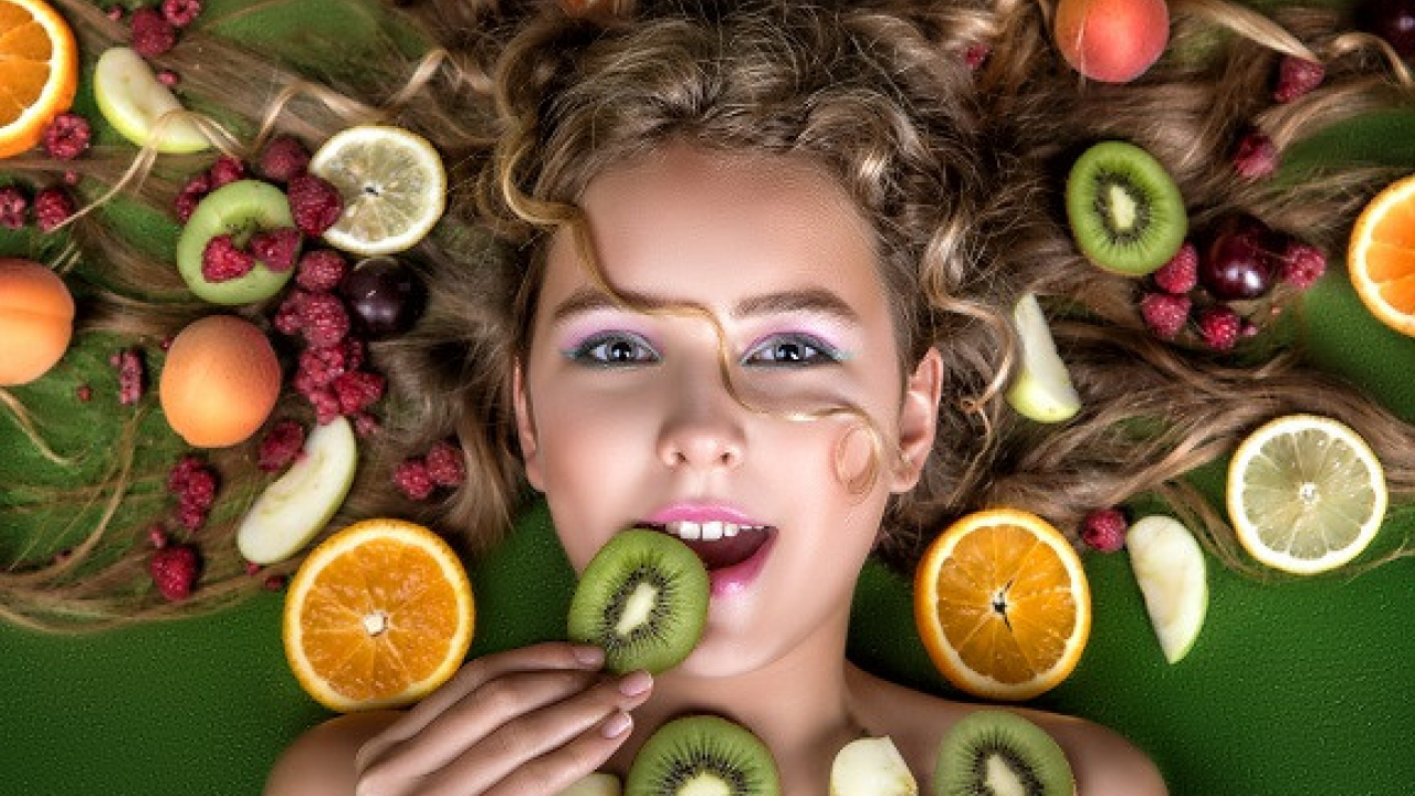 Cibi per capelli, i 15 alimenti che fanno bene ai capelli