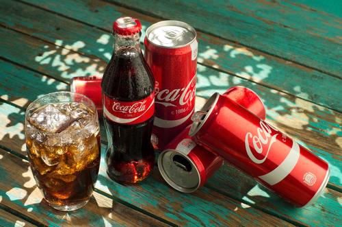 Coca cola, la bibita più famosa (e criticata) al mondo