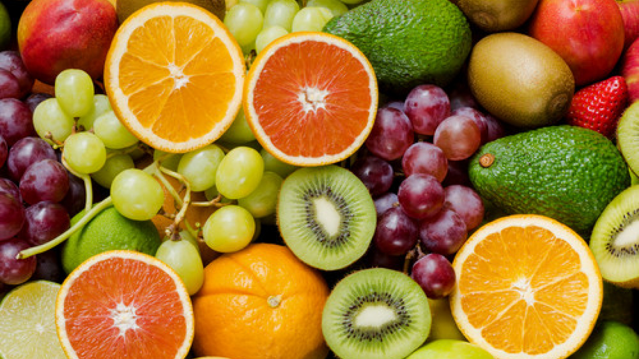 Regole del galateo per mangiare la frutta