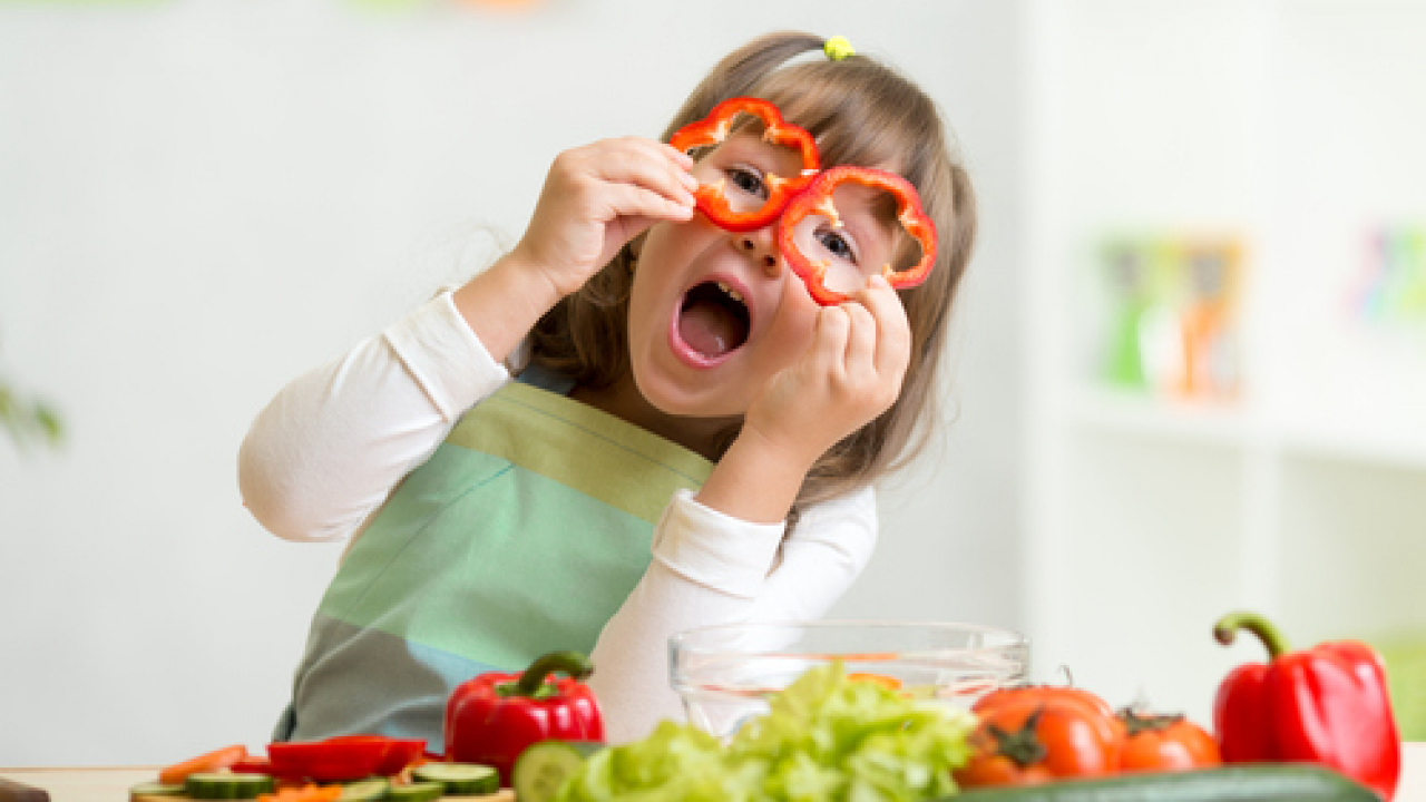 Consigli per fare innamorare i bambini del cibo sano