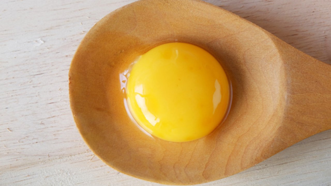 Tuorlo d'uovo: proprietà e come usarlo in cucina
