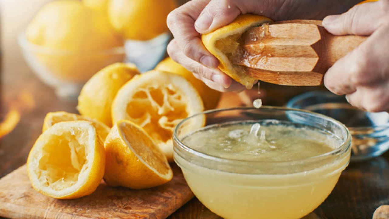 Succo di limone, tutti gli usi in cucina: non solo ricette