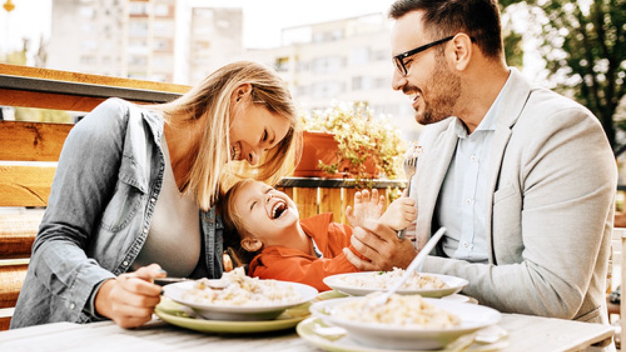 Mangiare in famiglia per bambini più sani e intelligenti 