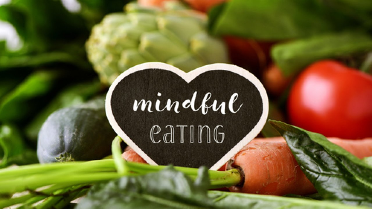 Mindful eating, le 5 regole per dimagrire senza rinunciare al gusto