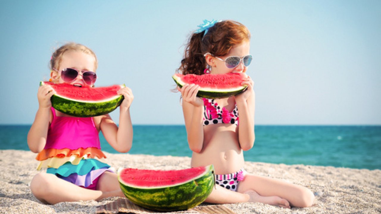 Alimentazione bambini: cibi da mangiare ed evitare in estate