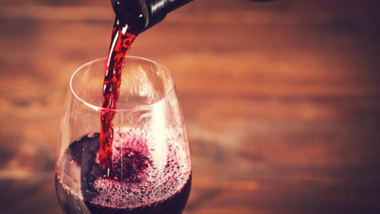 Benefici vino: due bicchieri per prevenire la demenza