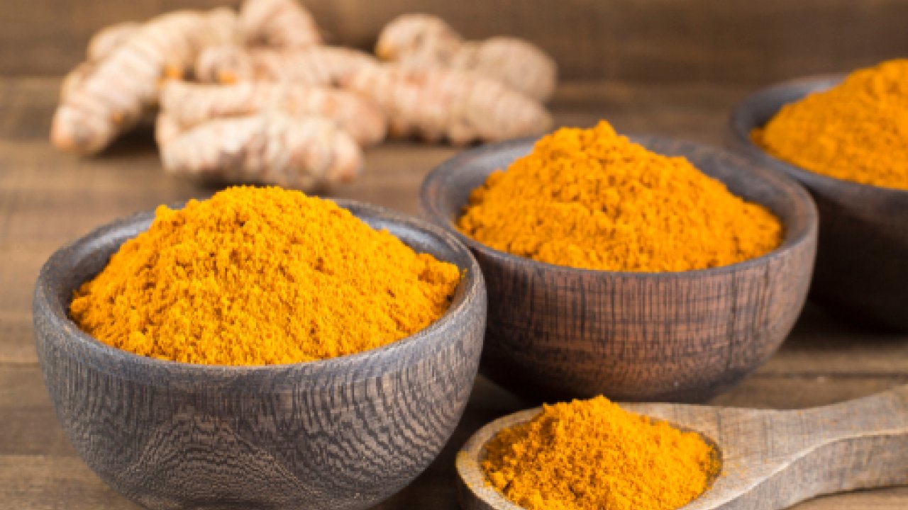 Curare l'emicrania con la curcuma: funziona davvero?