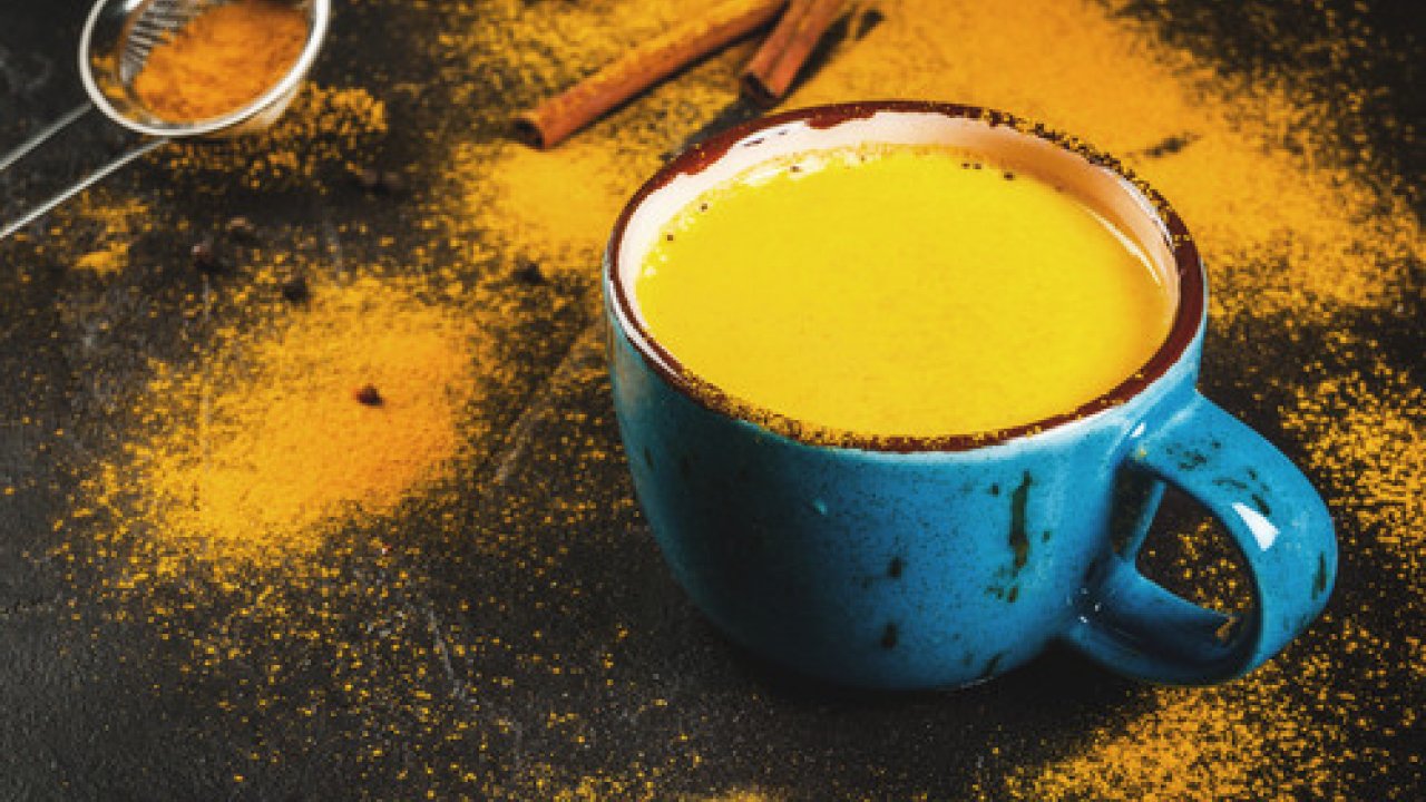 Golden milk, le mille proprietà benefiche del latte d'oro