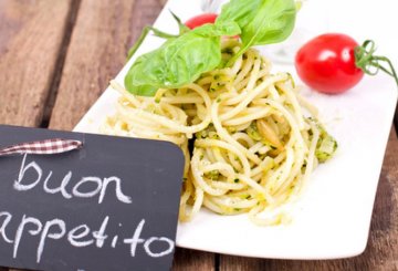 Buon appetito: perché non va detto per il galateo