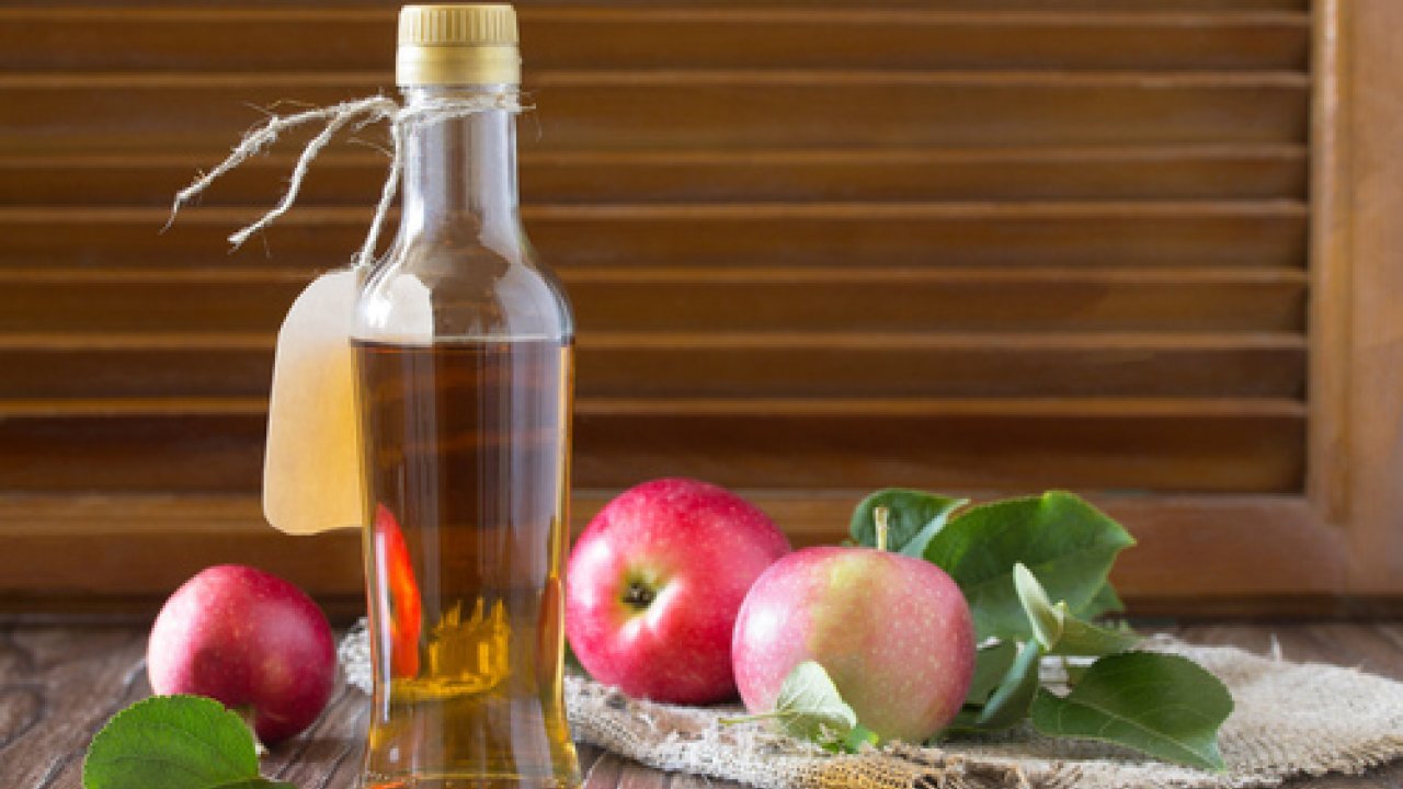Aceto di mele per i capelli: ottimo contro prurito e forfora