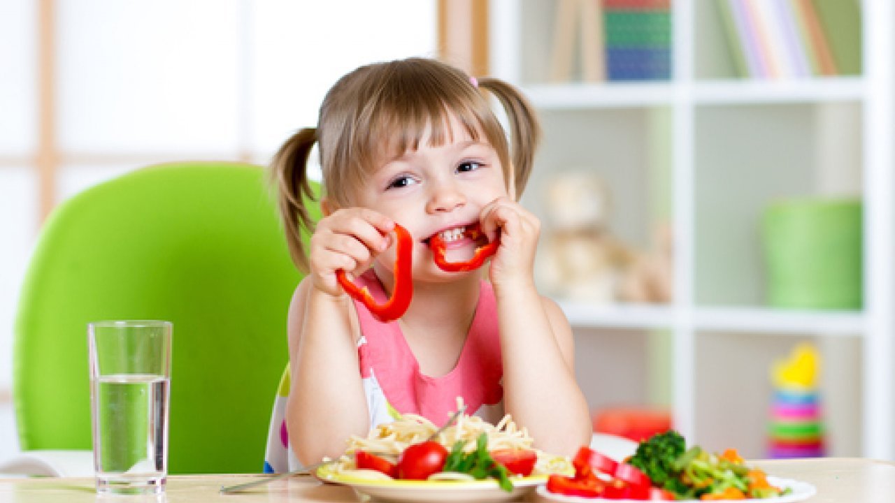 Bambini capricciosi a tavola