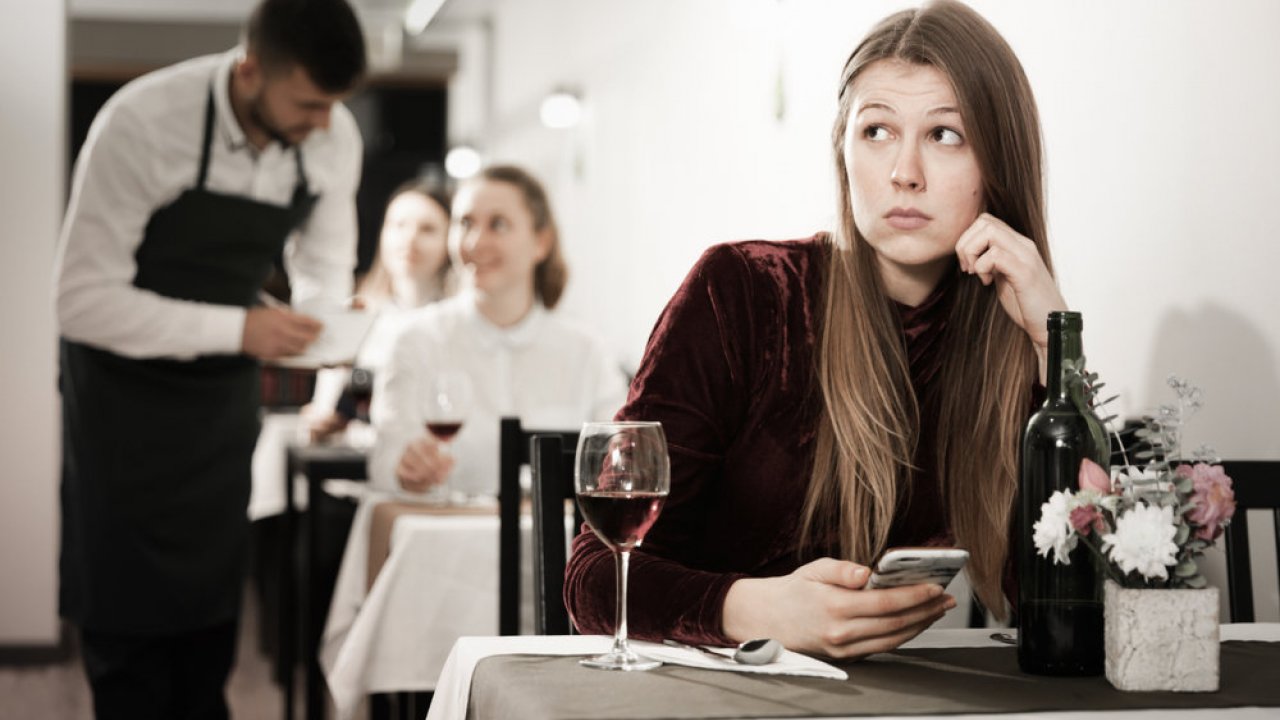 Mangiare da soli, la nuova abitudine