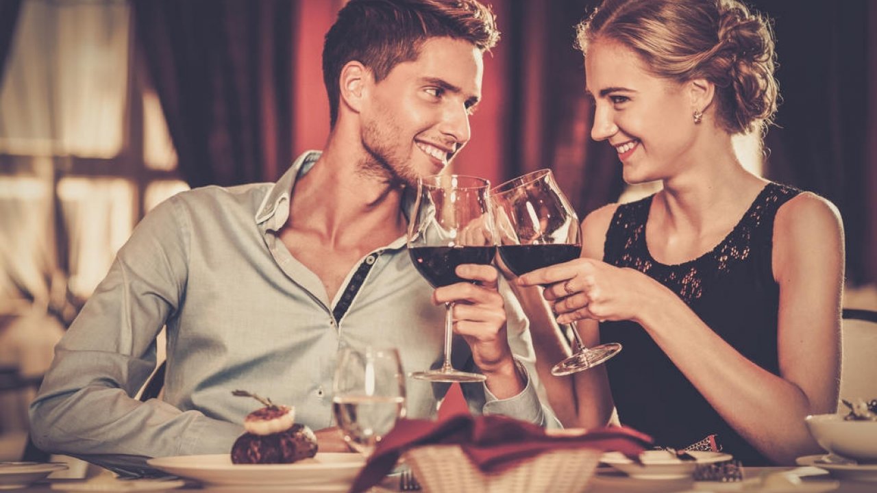 Come organizzare una cena romantica a casa