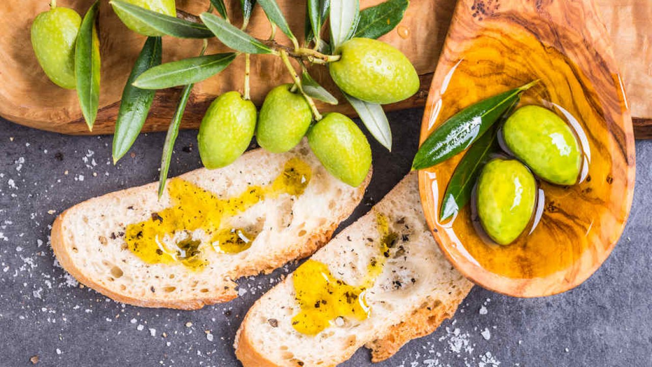 Pane e olio per merenda a scuola