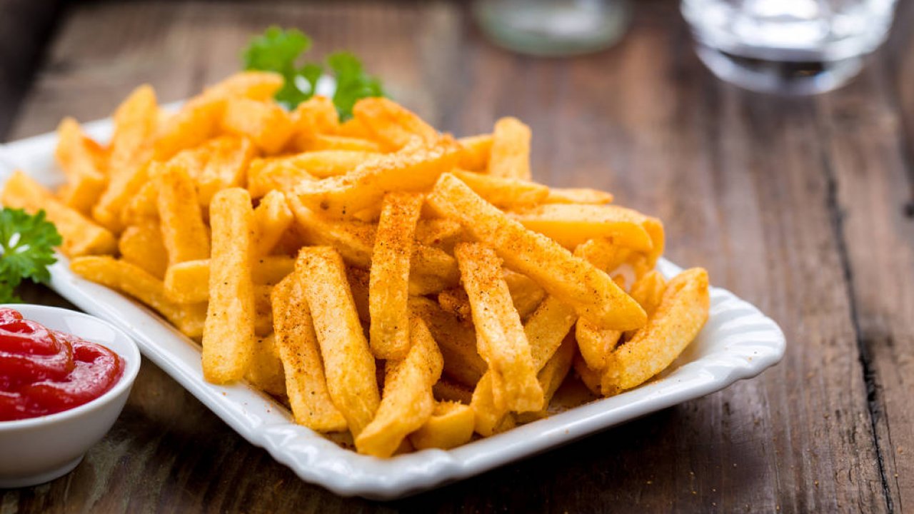 Mangia solo patatine fritte: diventa cieco