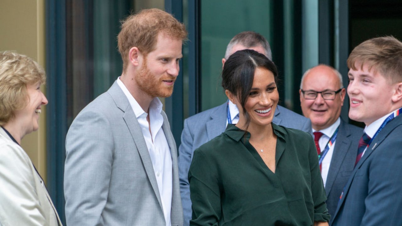 Megxit, burger king offre un lavoro a harry