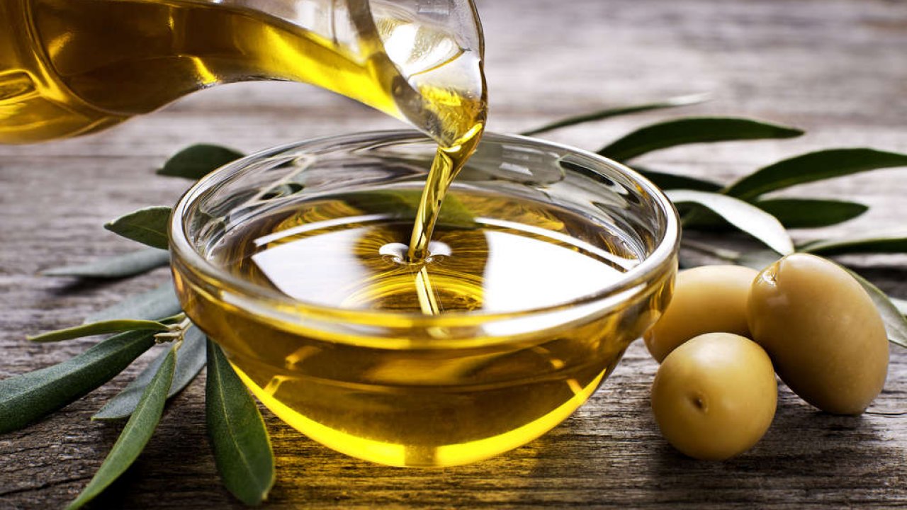 Olio di oliva, ne basta poco per proteggere il cuore