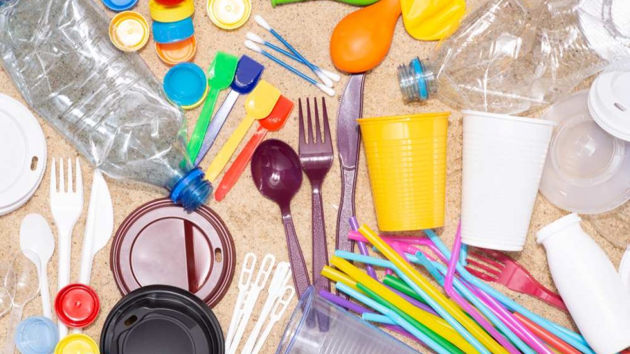 La scuola si paga con la plastica da riciclare