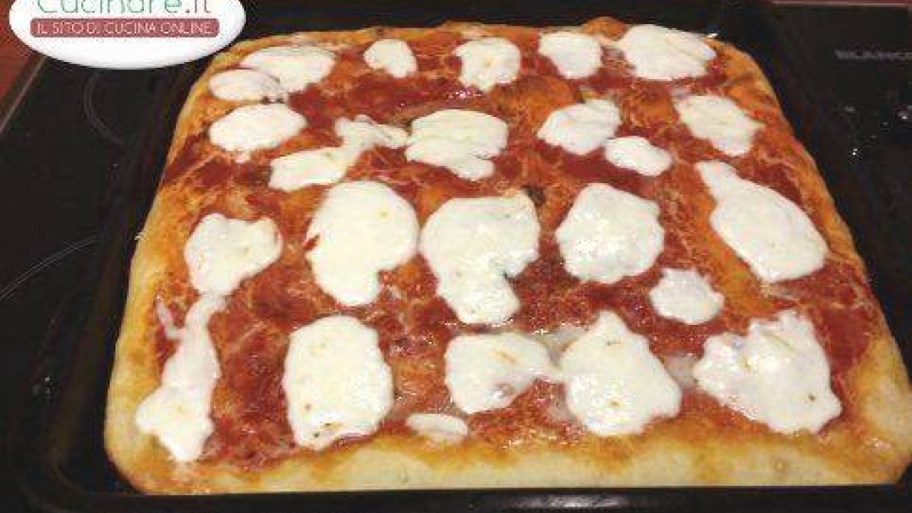 TEGLIA DI PIZZA AL FORNO