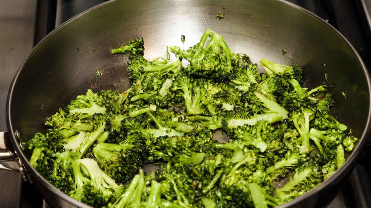 BROCCOLI IN PADELLA