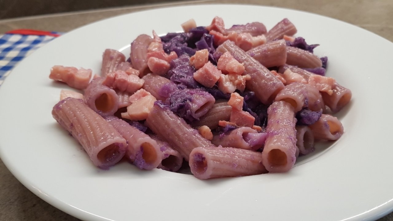PASTA COL CAVOLO ROSSO