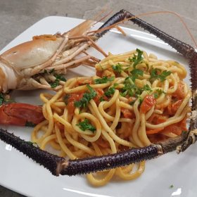  PASTA CON GAMBERO BLU