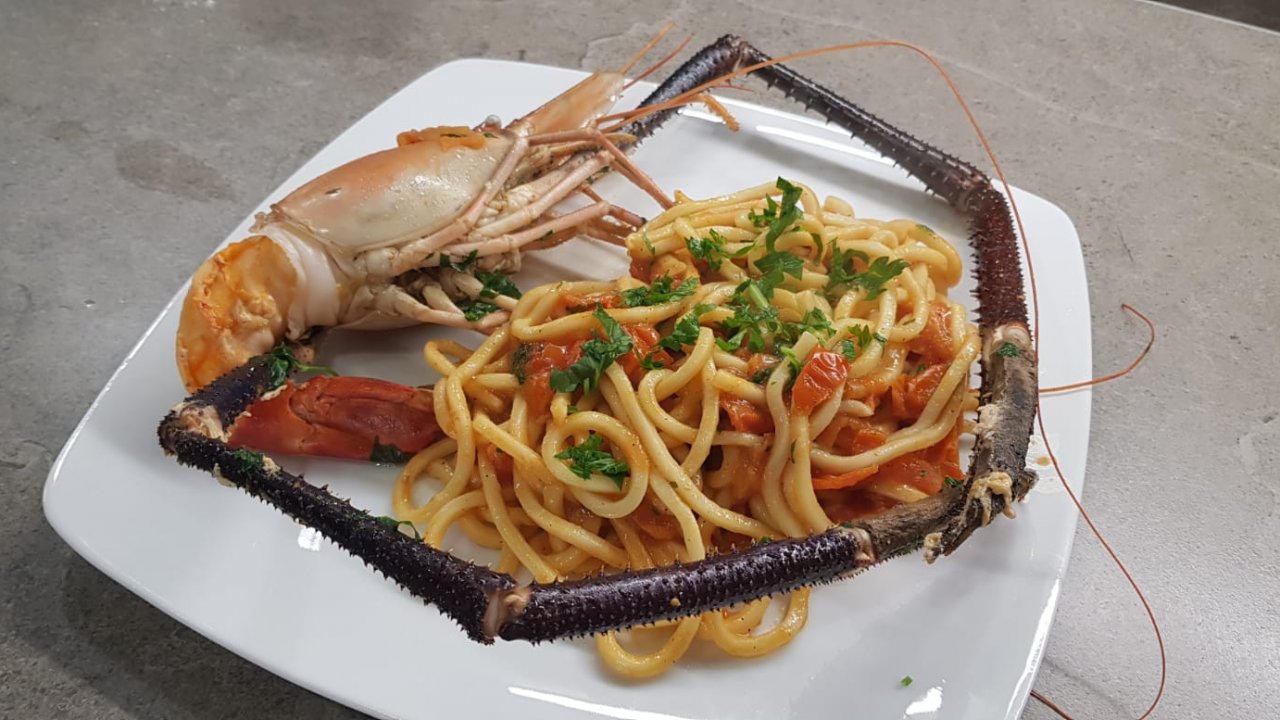  PASTA CON GAMBERO BLU
