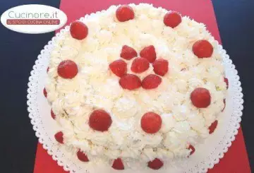 TORTA PANNA E FRAGOLE, DELIZIA LOW-COST