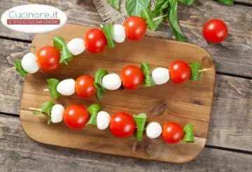 SPIEDINI POMODORINI E MOZZARELLA
