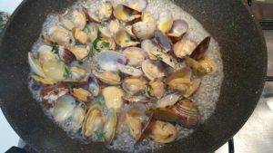 Sautè di Vongole preparazione 3