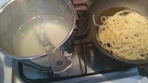 Spaghetti aglio olio e peperoncino preparazione 5