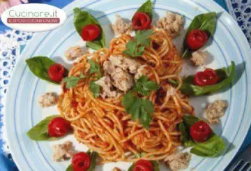 SPAGHETTI CON TONNO E POMODORINI