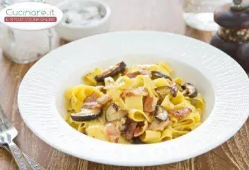 TAGLIATELLE SPECK E FUNGHI PORCINI