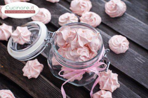 Le meringhe ai frutti di bosco | cucinare.it
