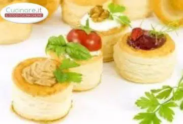 CILINDRETTI CROCCANTI CON MOUSSE DI TONNO