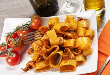 CALAMARATA CON RAGÙ DI PESCE SPADA