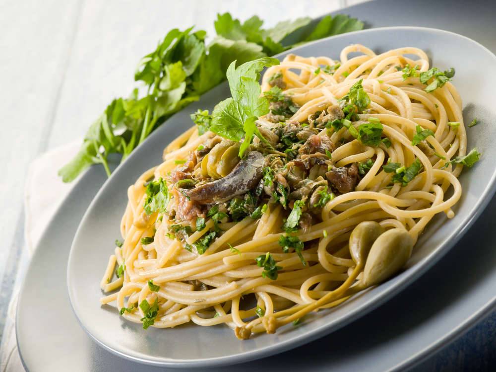 Spaghetti con le Acciughe, Prezzemolo e Capperi