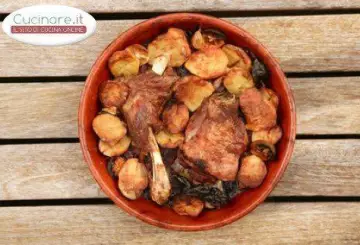 AGNELLO AL FORNO CON PATATE