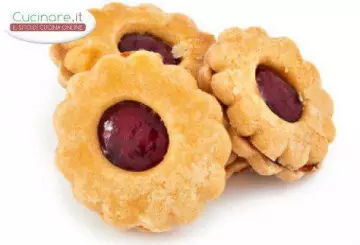 BISCOTTI TIROLESI CON CONFETTURA DI FRAGOLE