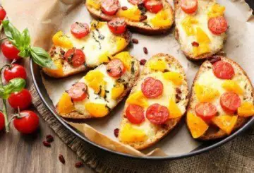 BRUSCHETTE AL DOPPIO POMODORO