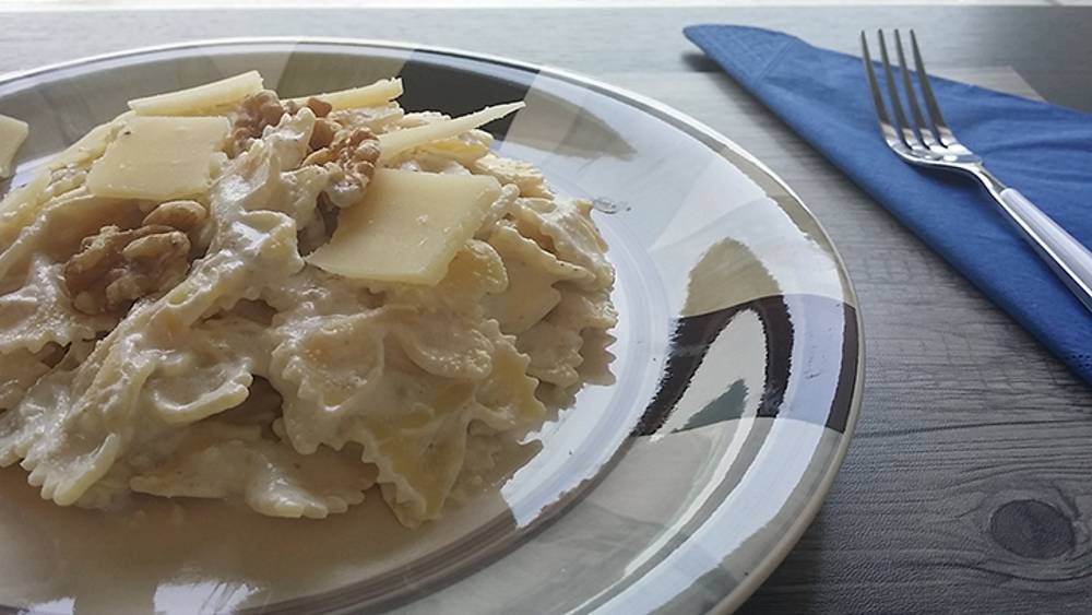 Pasta con Salsa di Ricotta e Noci