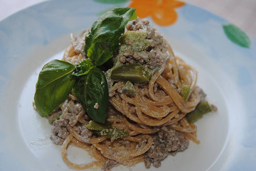Spaghetti Integrali con Carne ed Olive Verdi