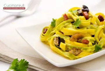 TAGLIATELLE PANCETTA E FUNGHI