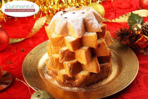 Alberelli di pandoro con crema pasticcera e ribes