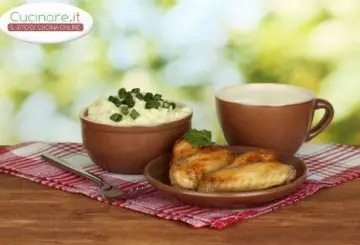 ALETTE DI POLLO SPEZIATE CON PURÈ RICCO DI PATATE E SPINACI