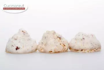 BISCOTTI CON NOCI E NOCCIOLE