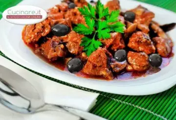 CONIGLIO CON OLIVE NERE ED ERBE