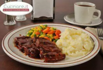 COSTINE CON PISELLI E PATATE