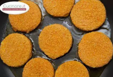 MEDAGLIONI DI PESCE IMPANATI